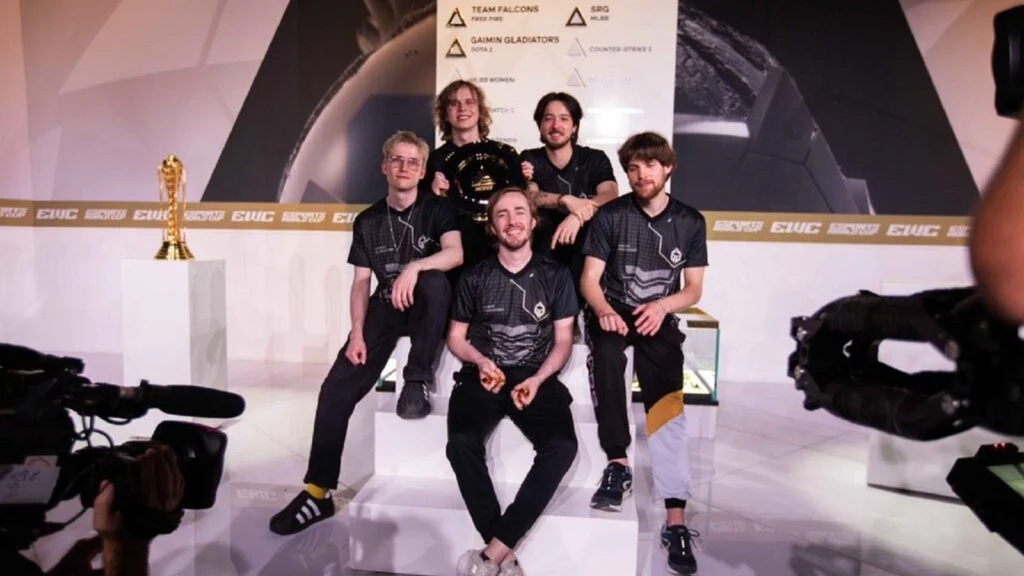 gaimin-gladiators-ewc-2024-trophy-1024x57611111111111111111.jpg